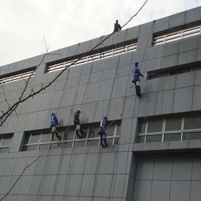 東莞市鴻新公司 專業外墻清洗，24小時服務保障